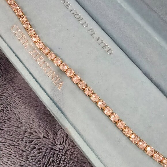 Diamond tennis bracelet - Picture 2 of 2